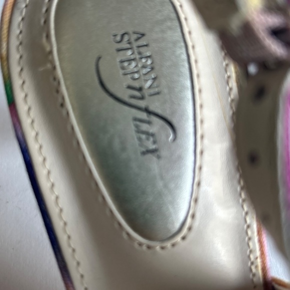 New Alfani Stepnflex Multicolor Flower Canvas Point Toe Heels size 8 - Picture 10 of 16
